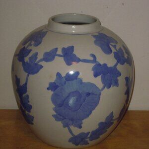 Vintage Chinese Urn Vase Ginger Jar Blue White Lotus flower Floral